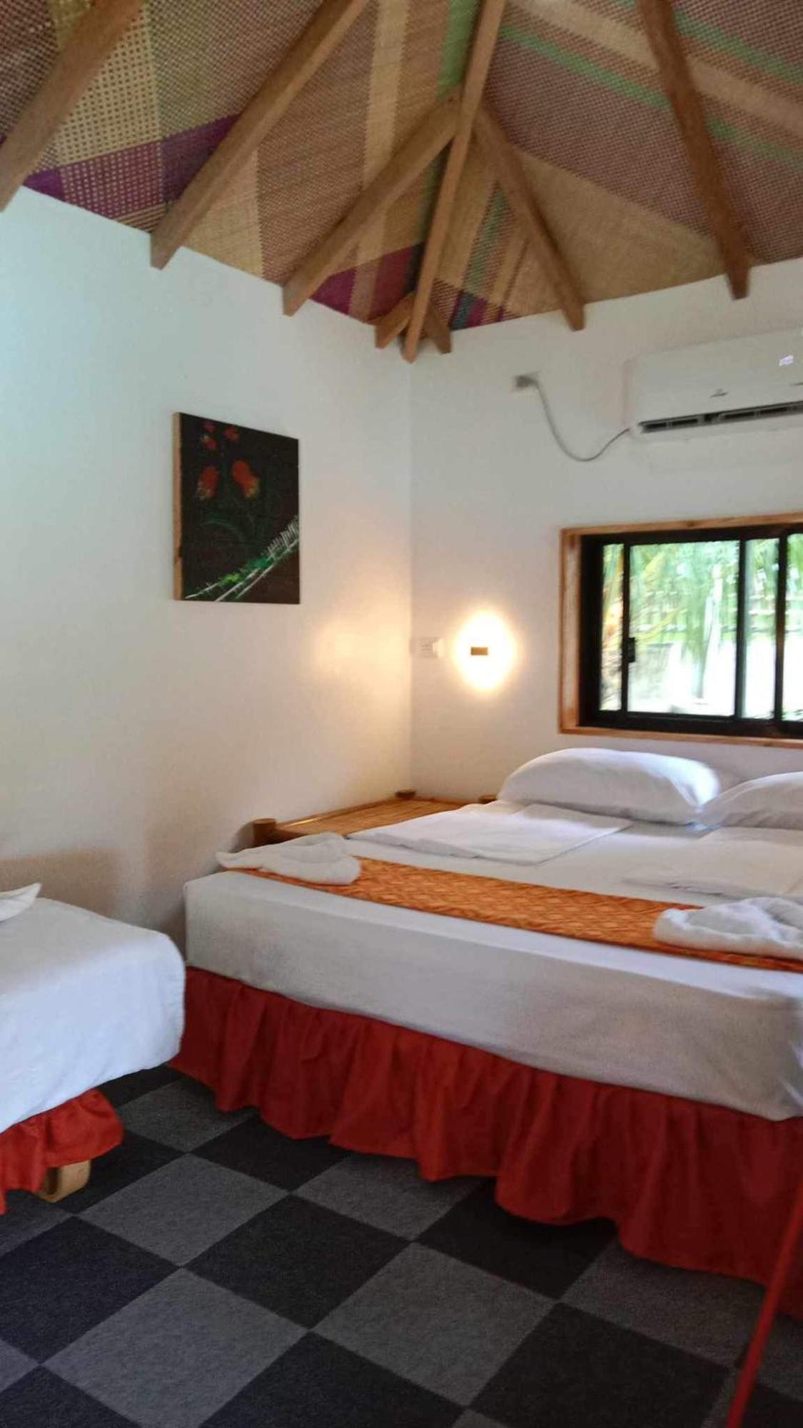 Cuestas Beach Resort And Restaurant Badian Exterior foto